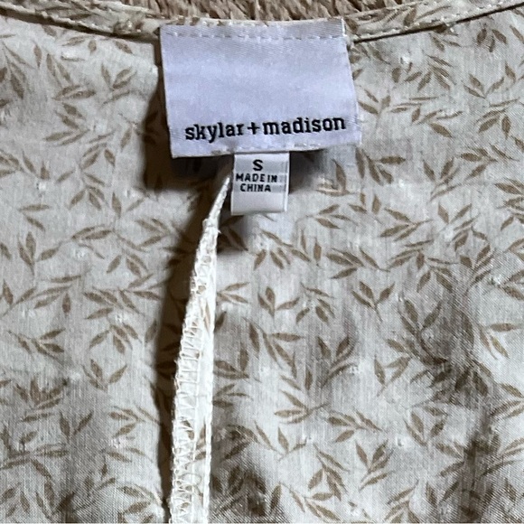 SKYLAR + MADISON 💯 Rayon Cream Cropped Long Sleeve Floral Button-Up Blouse - Picture 4 of 12